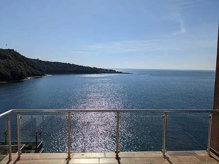 Villa on the first line to the sea